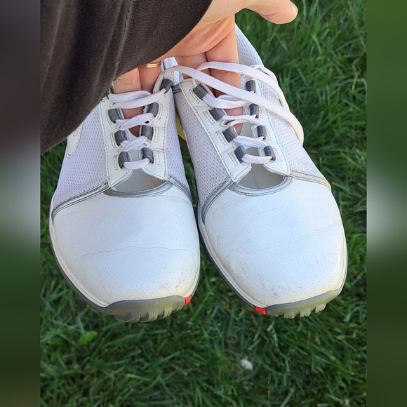 NIKE AIR Womens 317620-111 TAC Traction at Contact Golf Shoes Size 9 White Red - Picture 6 of 11